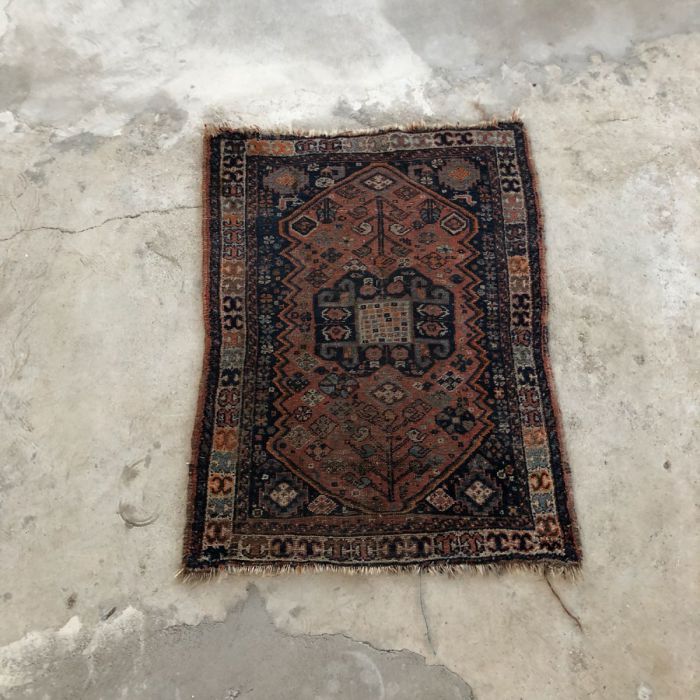 Disciplinair Afkeer Surichinmoi DE ZAAK Design en Advies - klein Perzisch tapijt